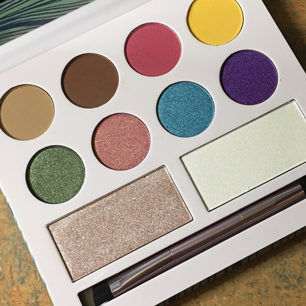 Moods Eyeshadow Palette by Laura Sanchez